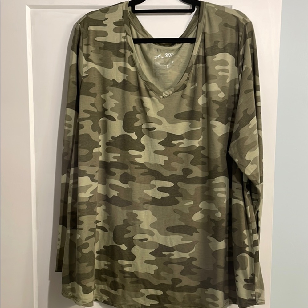 Terra & Sky 3X (24W-26W) Vee Neck Long Sleeve Shades of Camo Green Tee